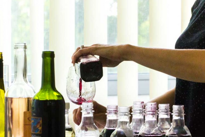 Laboratoire œnologique,Analyses œnologiques,Conseils œnologiques,Accréditation COFRAC,aude,œnologie,Analysez votre vin,Bio,laboratoires analyses du vin,ingénierie œnologique,conception de chai,Marketing des vins,controle brettanomyces,Agronomie,viticulture,Viticulture raisonnée,systèmes de certification,Analyse et conseil œnologique,Assurance qualité des outils de production,sécurité alimentaire,Analyse fine,vigne,vin,professionnels,viticulteur,vigneron,onologue,languedoc roussillons,vins sud de france,vignobles du languedoc,laboratoires dubernet